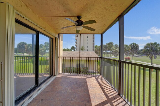 Building Photo - 200 Jacaranda Country Club Dr