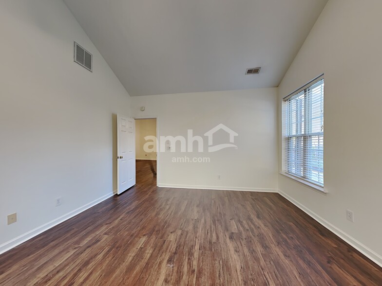 Building Photo - 5 Red Jonathan Ct