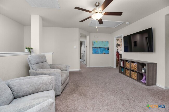 Building Photo - 2043 Cowan Dr