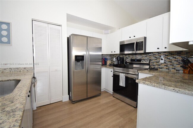 Building Photo - 794 San Remo Dr