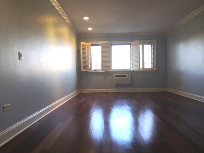 master bedroom - 401 S Grove Ave
