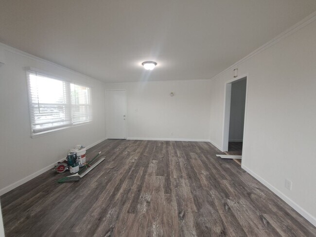Building Photo - 1307-1309