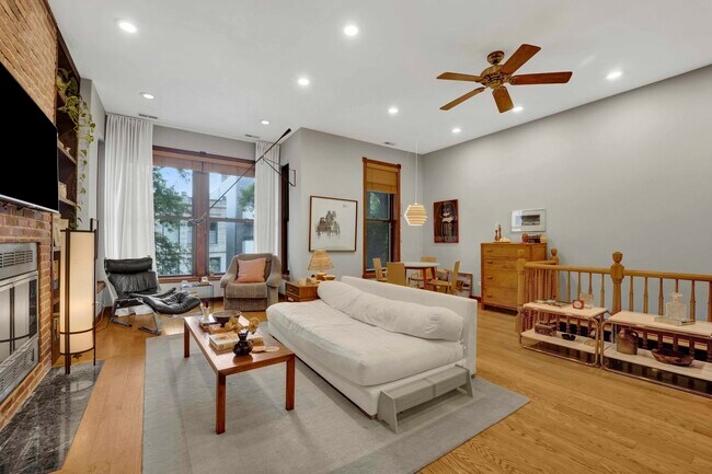Building Photo - 1111 N Mozart St