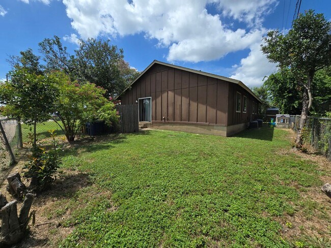 Building Photo - 6206 Buffalo Pass