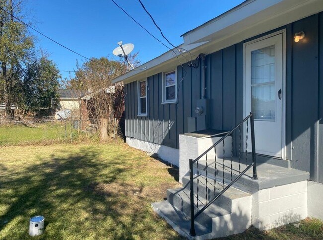 Building Photo - 29 Burdock Cir