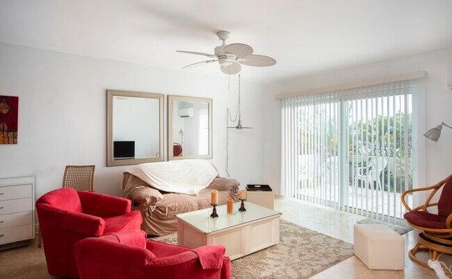 Primary Photo - 2 bedroom 1 bathroom Furnished Oceanfront ...