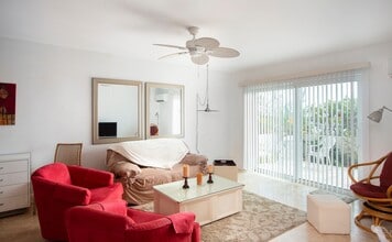 Building Photo - 2 bedroom 1 bathroom Furnished Oceanfront ...