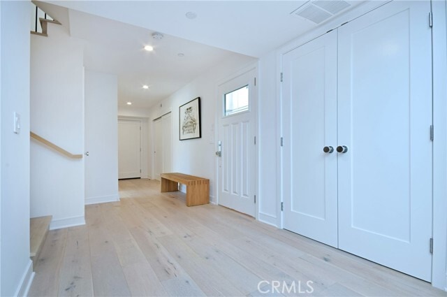 Building Photo - 4641 Cahuenga Blvd