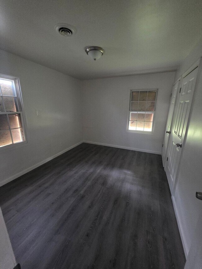 Building Photo - Beautiful 4bd/1bth