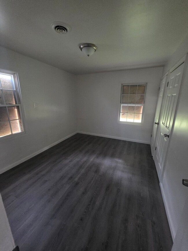 Building Photo - LIMITED TIME**NO APPLICATION FEE**1/2 OFF DEPOSIT**