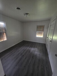 Building Photo - Beautiful 4bd/1bth