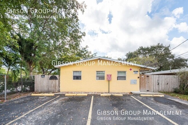 Building Photo - 1808 SW 11th Ct