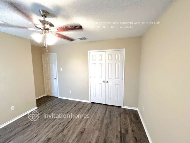 Building Photo - 805 Honey Hollow Dr