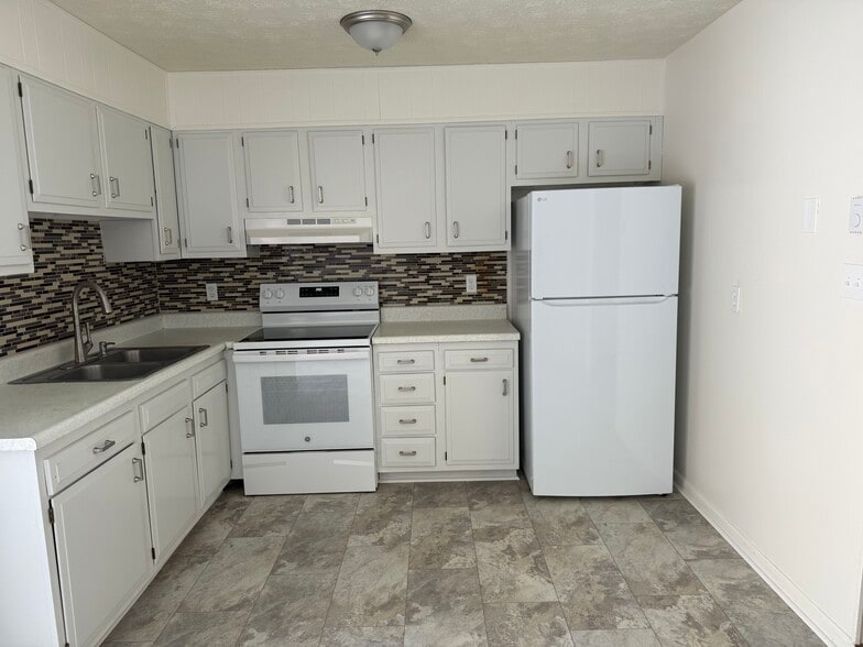 Beautiful Eat-In Kitchen - 68 Webb Cove Rd
