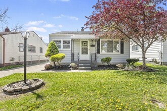 Building Photo - 22611 Hillock Ave
