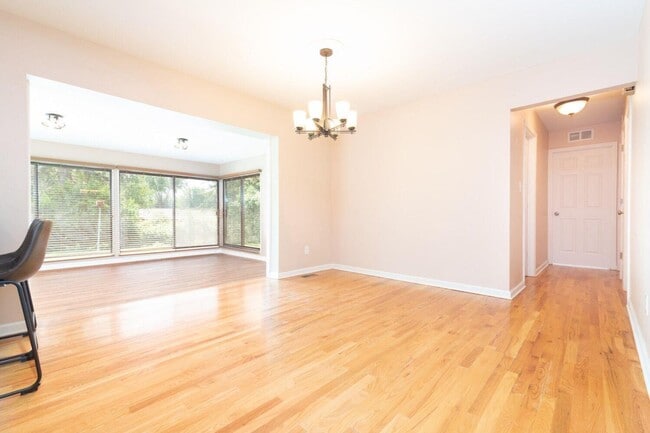 Building Photo - 3672 Middlebury Ln