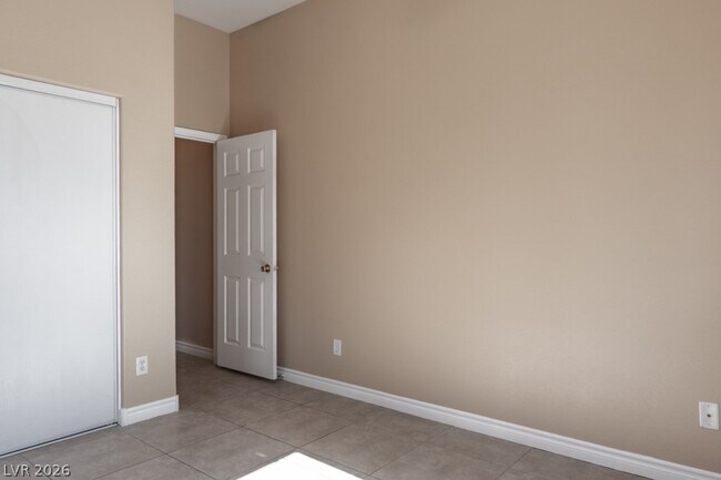 Building Photo - 9205 Guggenheim Ct