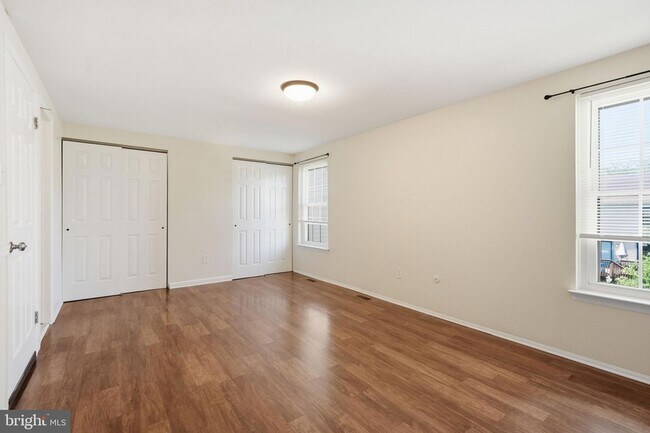 Building Photo - 204 Livingston Ct