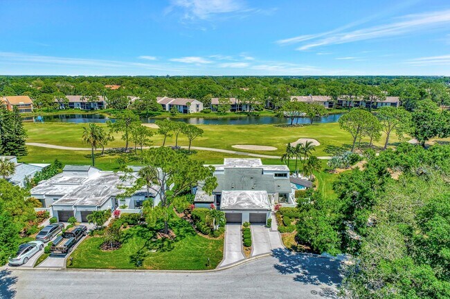 Building Photo - Welcome to your Heatherwood Heaven