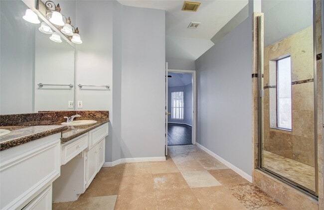 Building Photo - 14731 Raven Hollow Ln