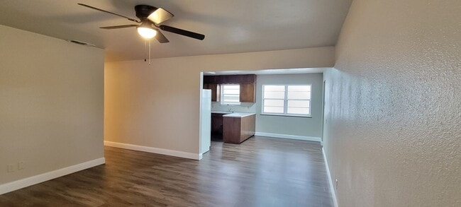 Building Photo - GREAT THREE BEDROOM 2 BATH HOME IN NORTH CLOVIS