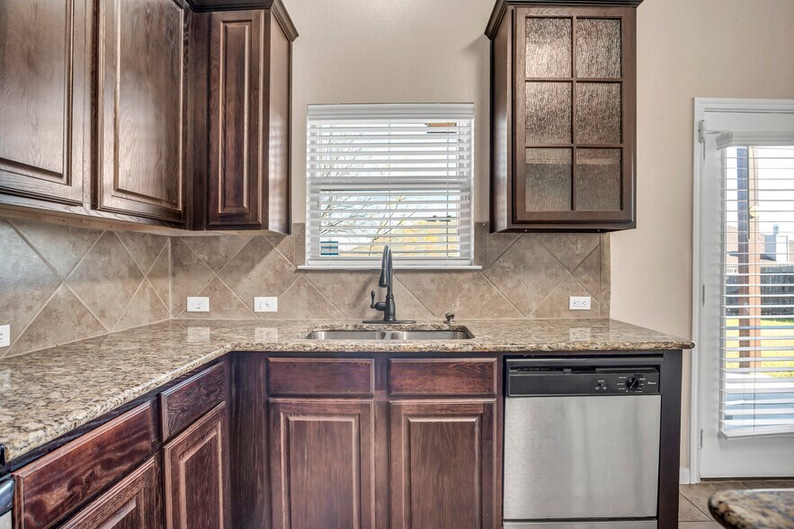 Building Photo - 6900 Deorsam Loop