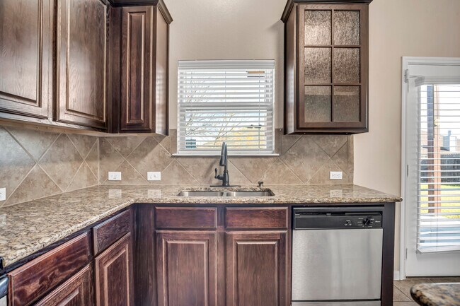 Building Photo - 6900 Deorsam Loop