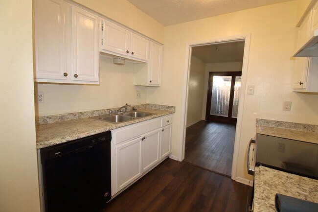 Building Photo - 3206 Briar Ct