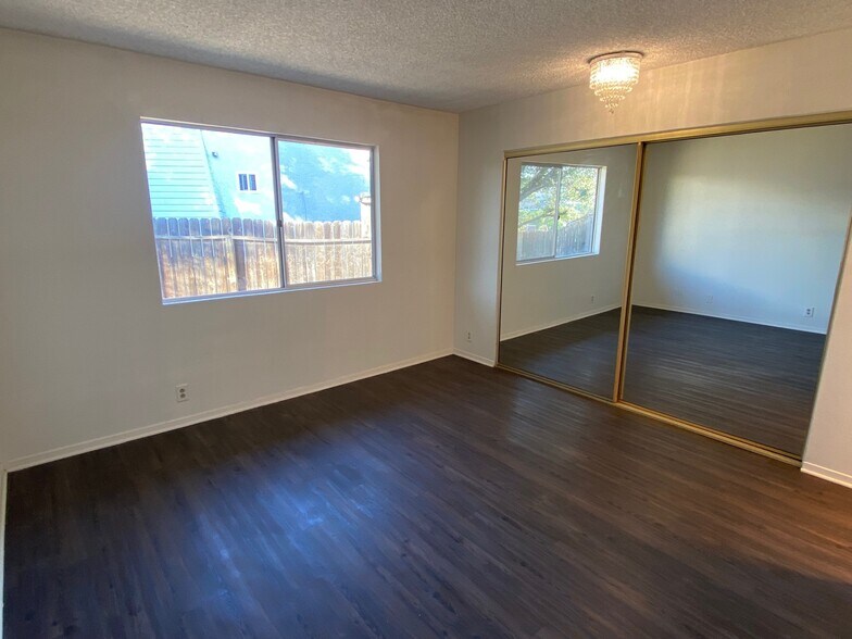 Building Photo - 1028 Sapote Ct