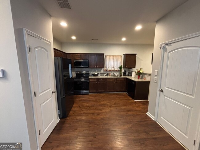 Building Photo - 518 Tulip Ln