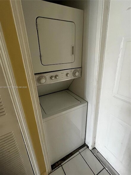 Building Photo - 10009 Winding Lake Rd