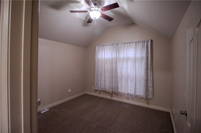 Building Photo - 202 Dawn Dr