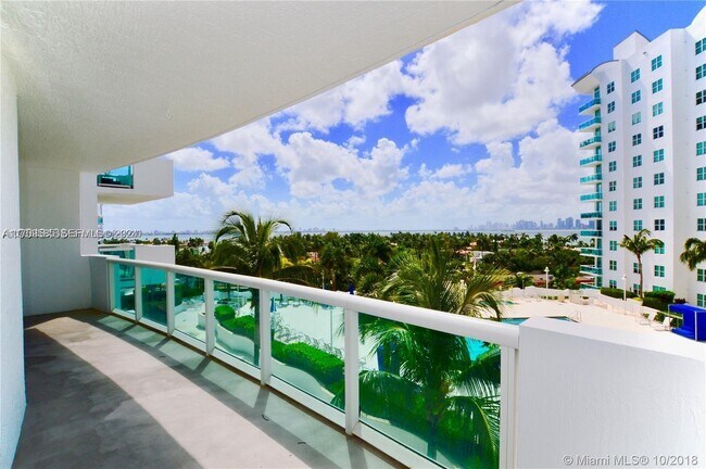 Building Photo - 7900 Harbor Island Dr