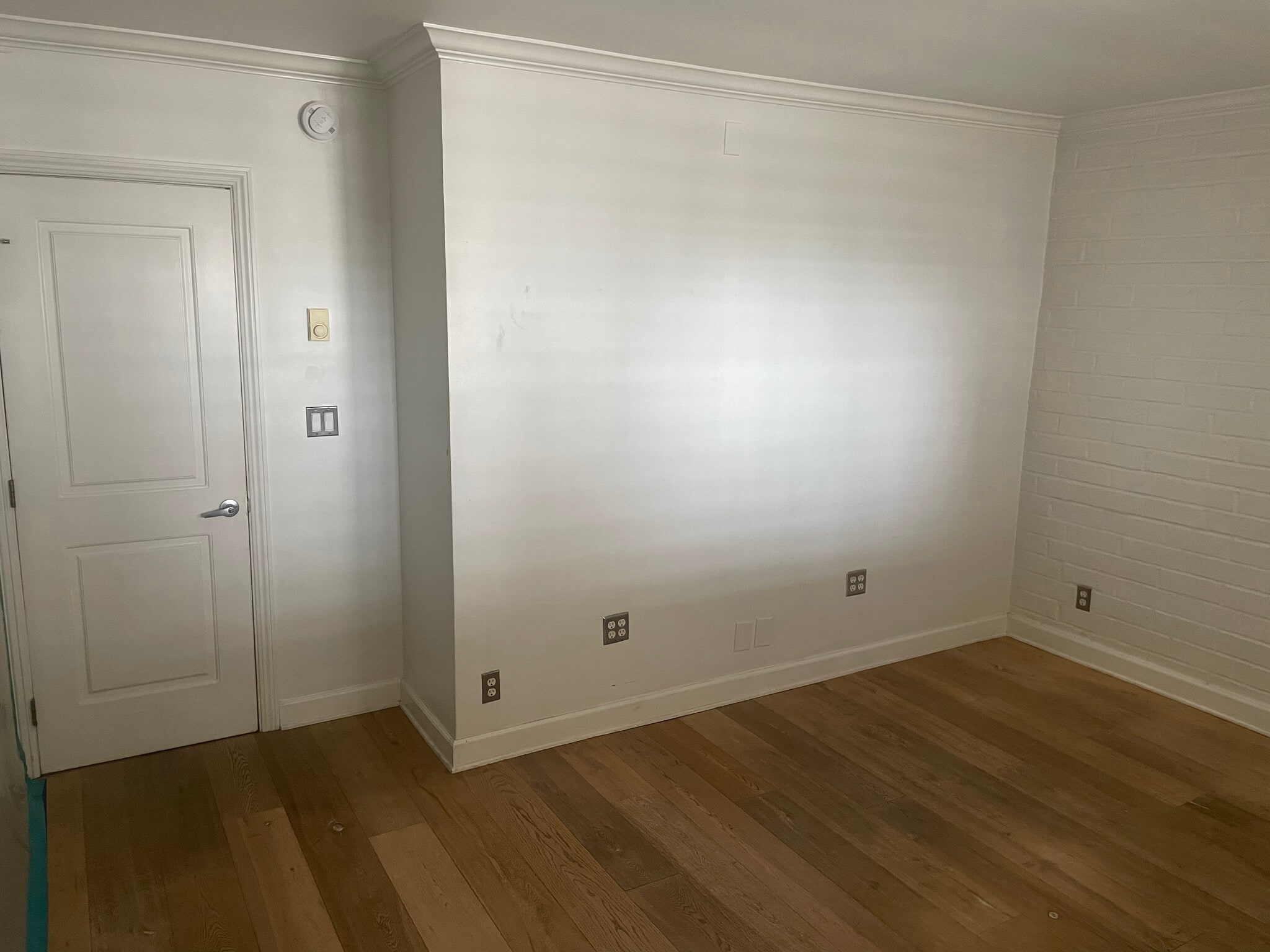 Building Photo - 7560 Hollywood Blvd