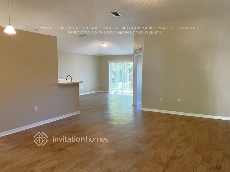 Building Photo - 1710 W Marshall Lake Dr