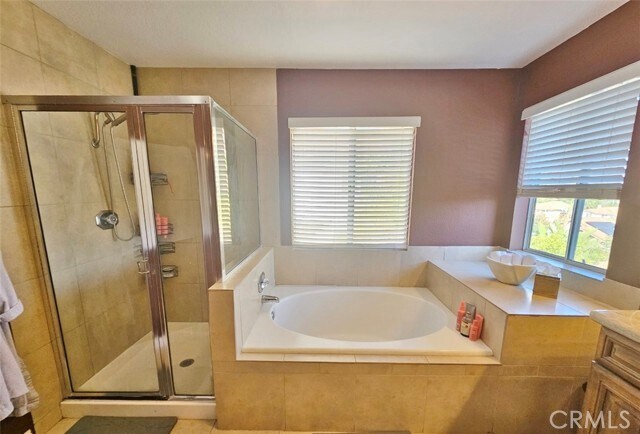 Building Photo - 39620 Glenwood Ct
