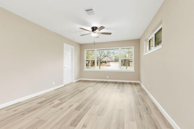 Building Photo - 10615 Clematis Ln