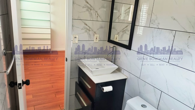 Building Photo - 2409 Fleetwood St