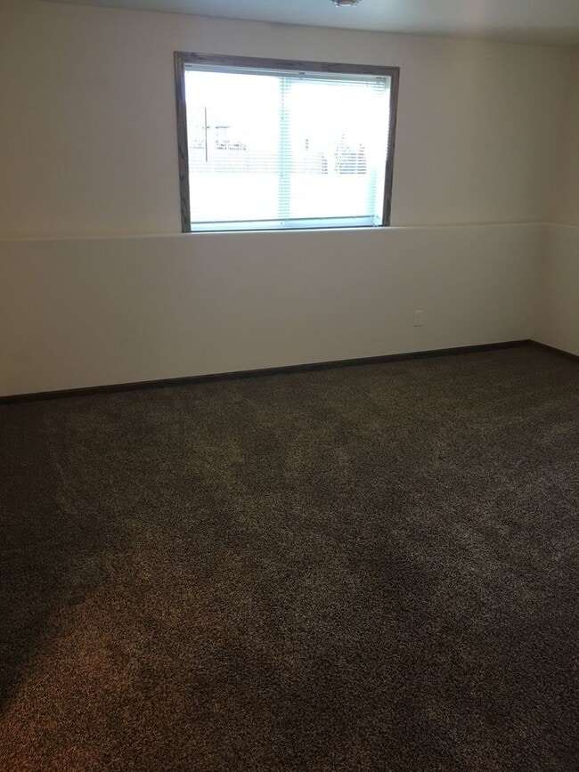 Building Photo - 3 Bed 3 Bath Twin Home