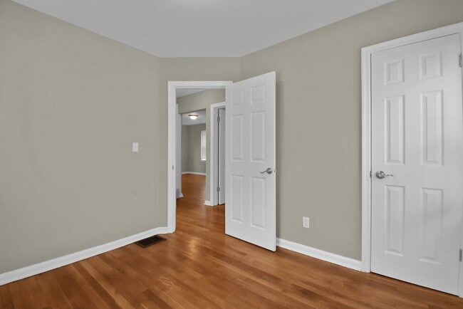 Building Photo - 3 Bedroom Home For Rent