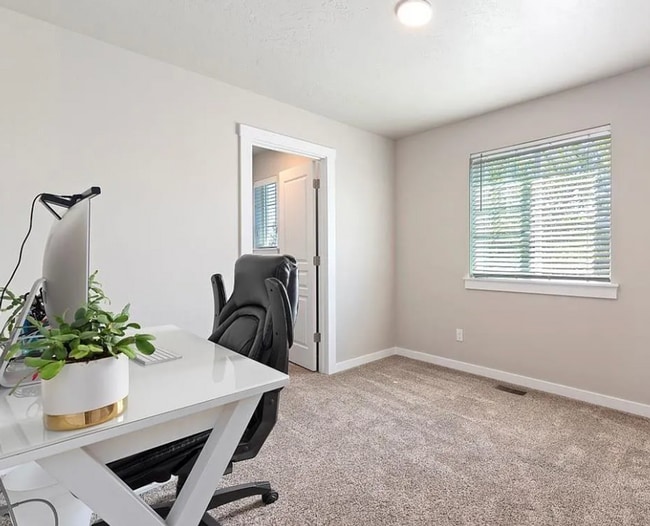 Building Photo - This home has it all!