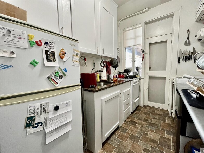 Building Photo - 18 Gray St