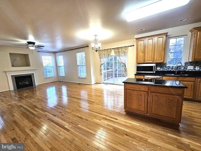 Building Photo - 6125 Hot Spring Ln