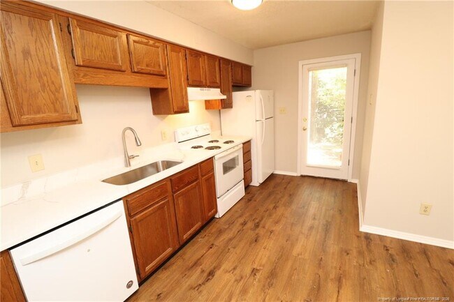 Building Photo - 3905 Lexington Dr