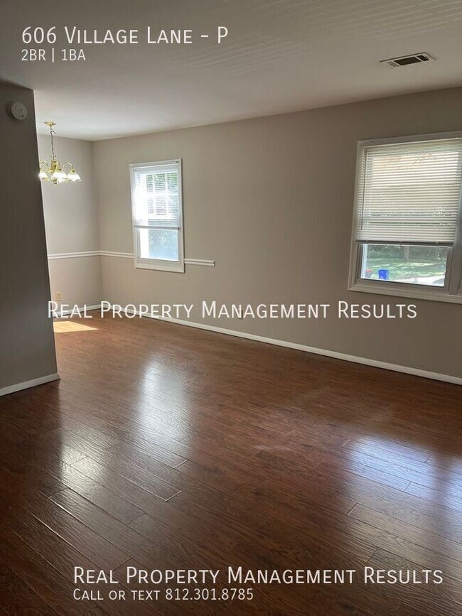 Building Photo - 606 Village Ln