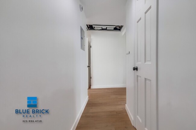 Building Photo - 5320 Corteen-18