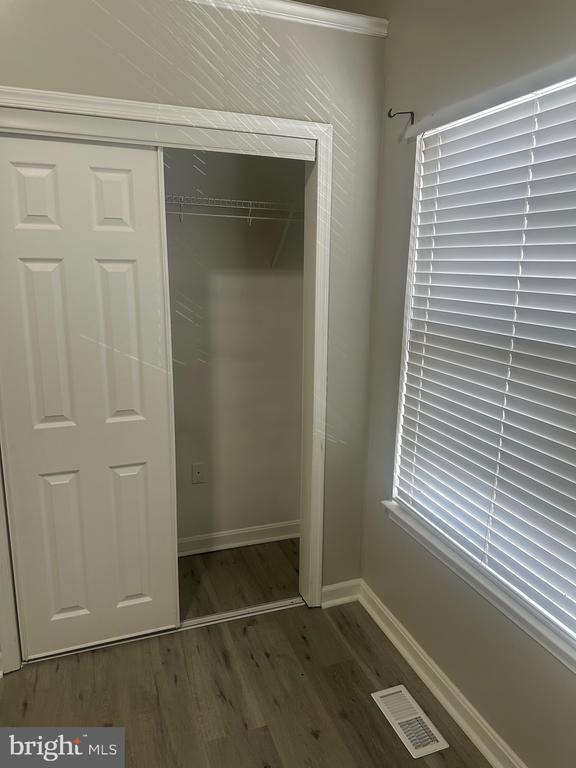 Building Photo - 405 Park Cove Dr