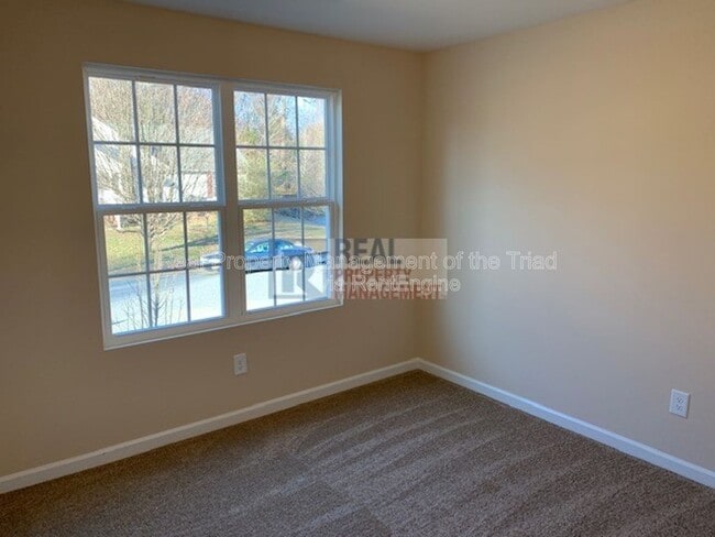 Building Photo - 3916 Mountainridge Dr