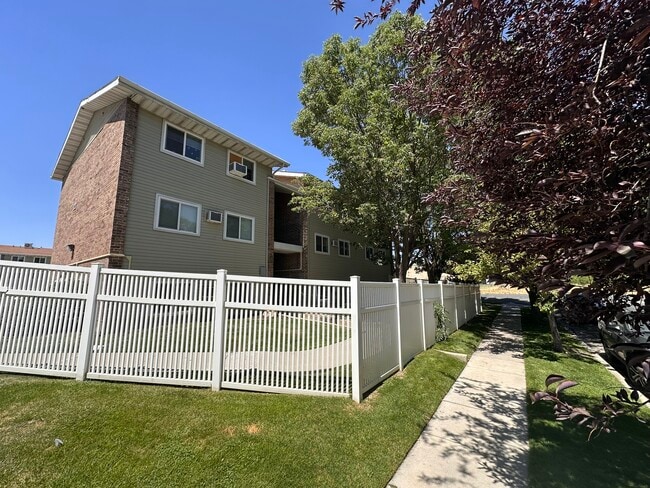 Primary Photo - 1557 W 200 S