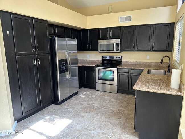 Building Photo - 8919 S Lori Ln